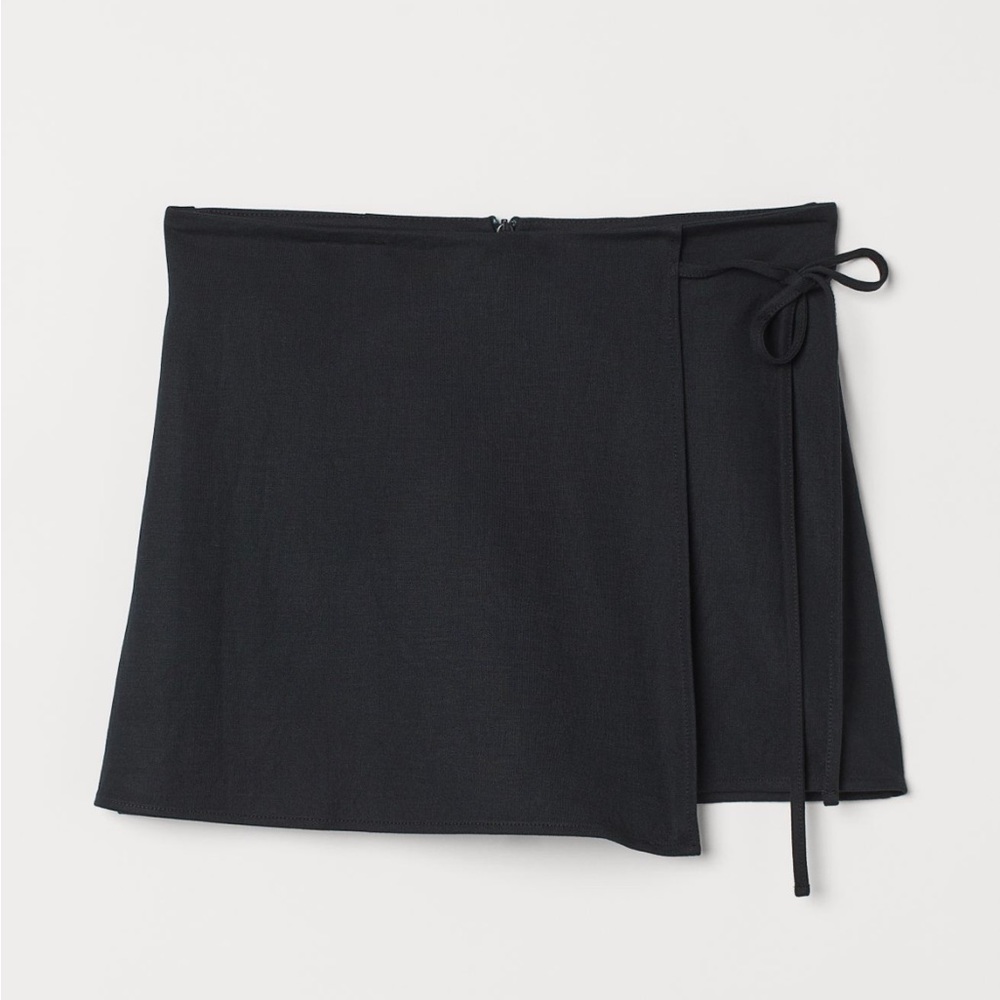 NWT H&M Black Wrap Front Skort